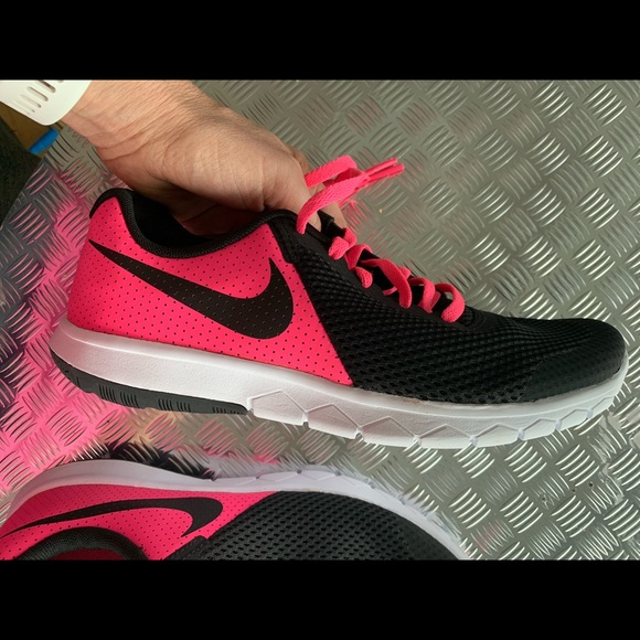 Brand New! NIKE Flex Experience 5 youth running shoe! - Picture 4 of 8